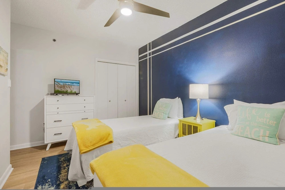 Phoenix 8 8904- Sand Shells Sun Can Rent at 18 3 Bedrooms 2 Baths