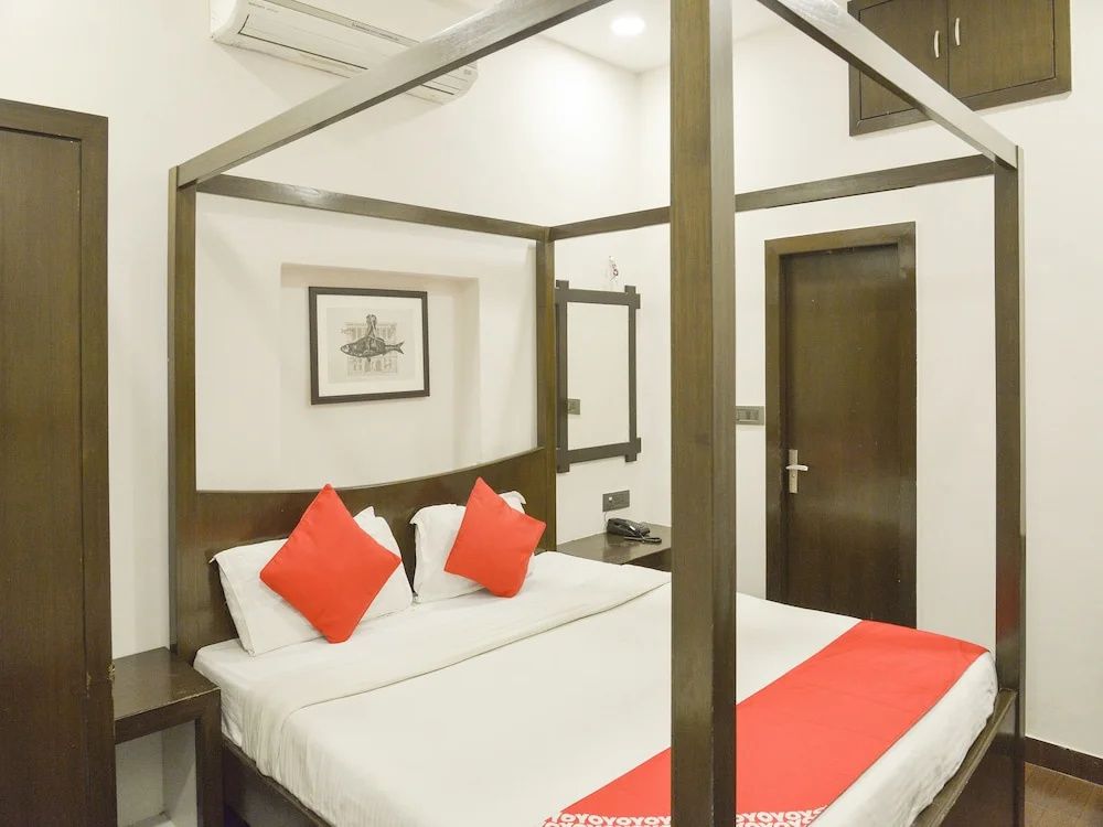 OYO Flagship 3352 Krishna Guest Lines Bagri Market