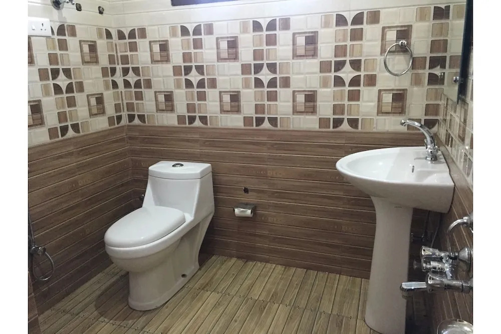 OYO 27855 Hotel Holiday Villa