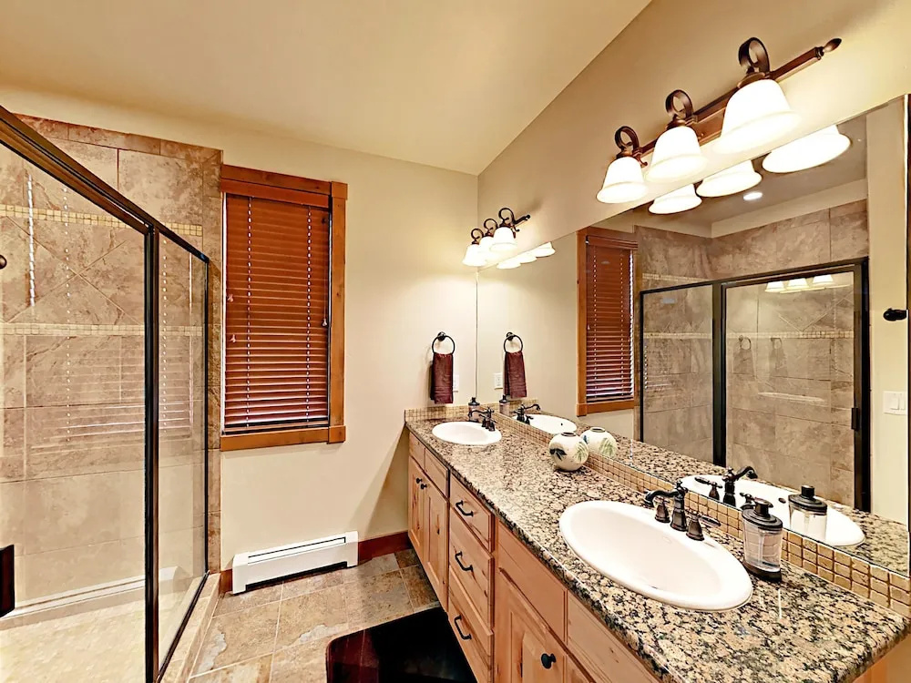 525 N Lupine Lane Home - 4 Br home by RedAwning