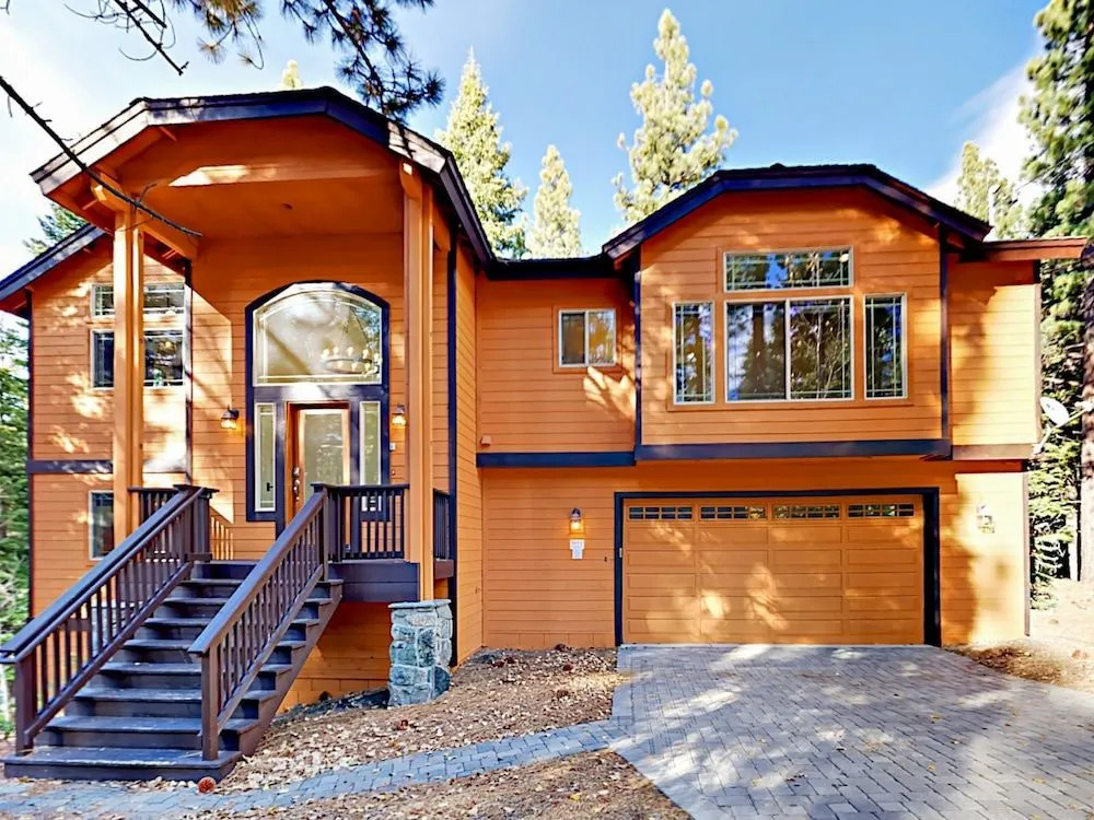 Spacious Forest View Retreat by RedAwning