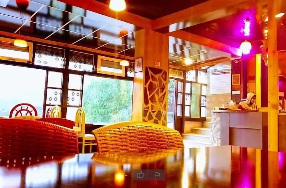 Hotel Blue Moon