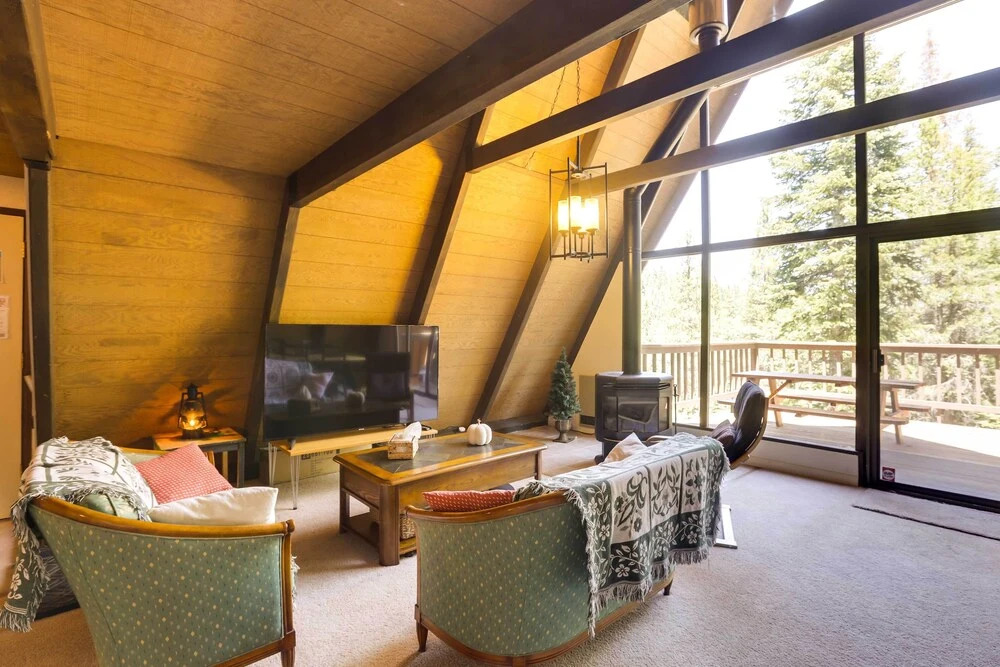 Spacious Cabin w/ Deck, < 3 Mi to Donner Lake