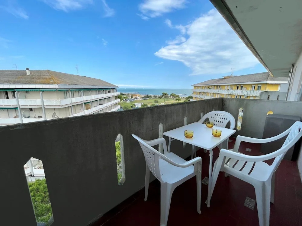 Relax in our Seaview Flat