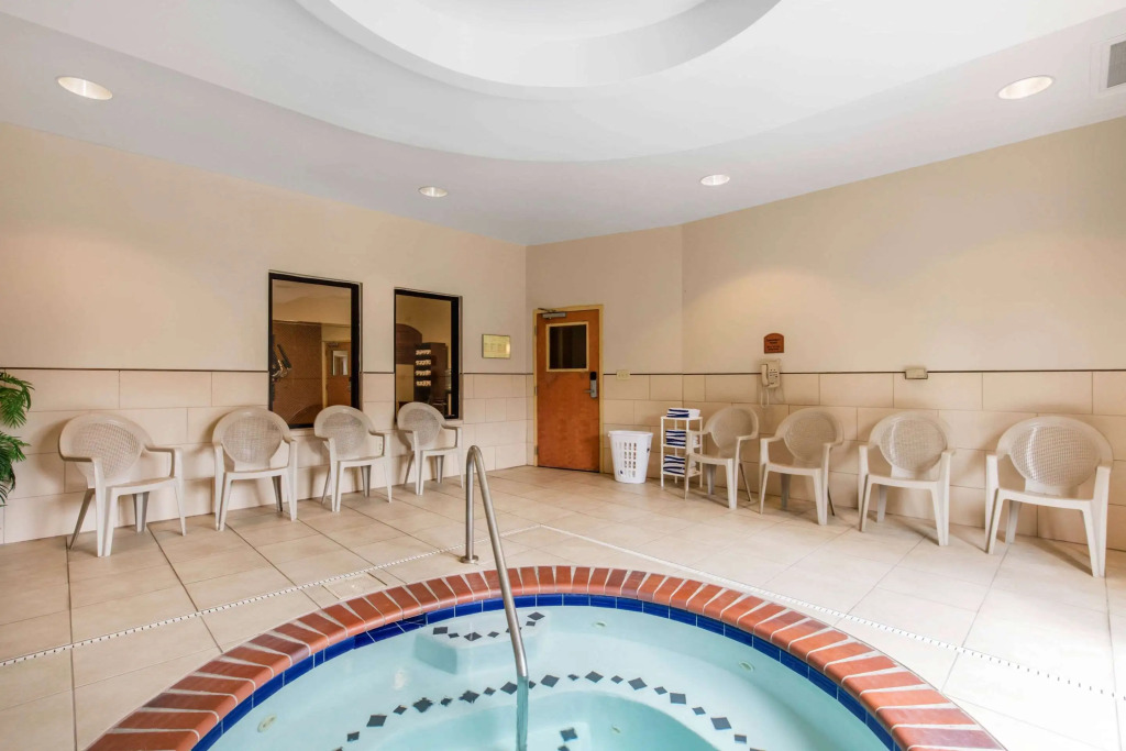 Comfort Suites Murfreesboro Shopping District