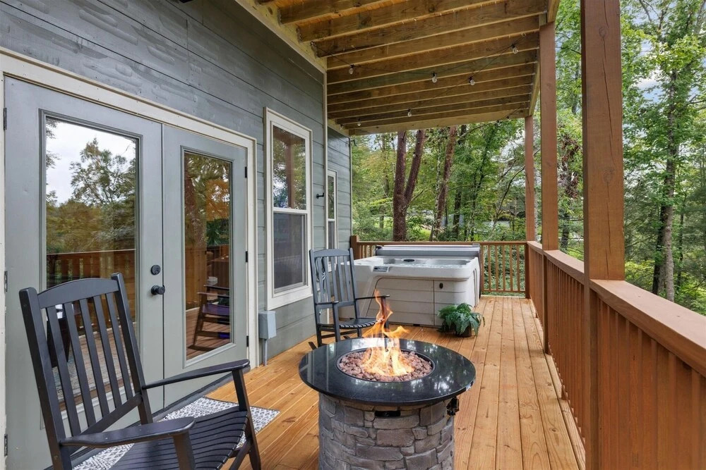Chasing The Son Cabin 3 Bedroom Cabin by RedAwning