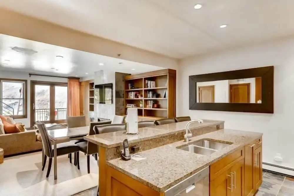 Ski In, Ski Out, 2 Bedroom Luxury Residence With Hot Tub Access And Expansive Views