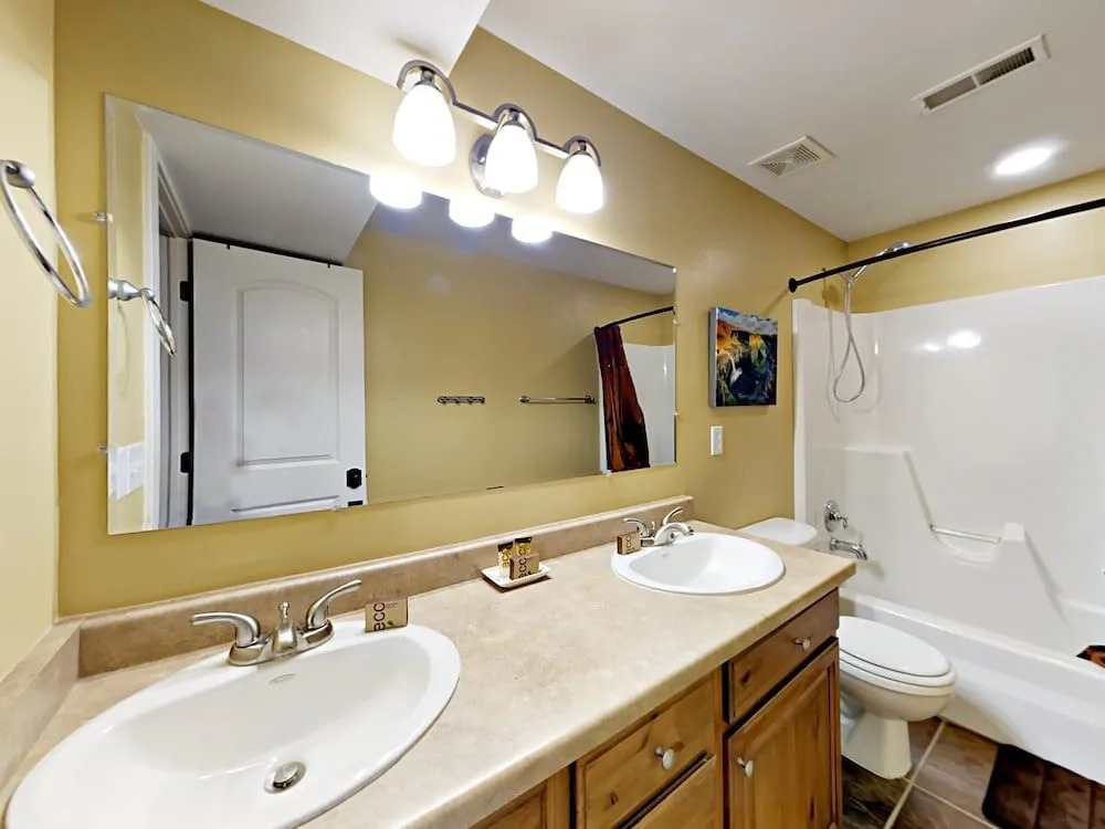 5500 Cross Country Way Townhouse