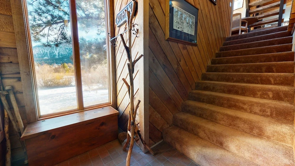 Snowcreek III 448 Pet-Friendly, Spacious and Bright, Gorgeous Meadow Views by RedAwning