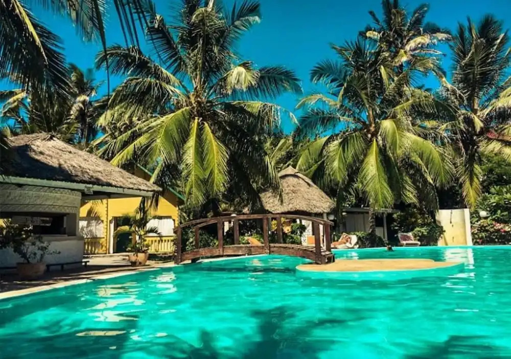 Room in Guest Room - Beautiful Ascot Residence Right on White Sandy Beach