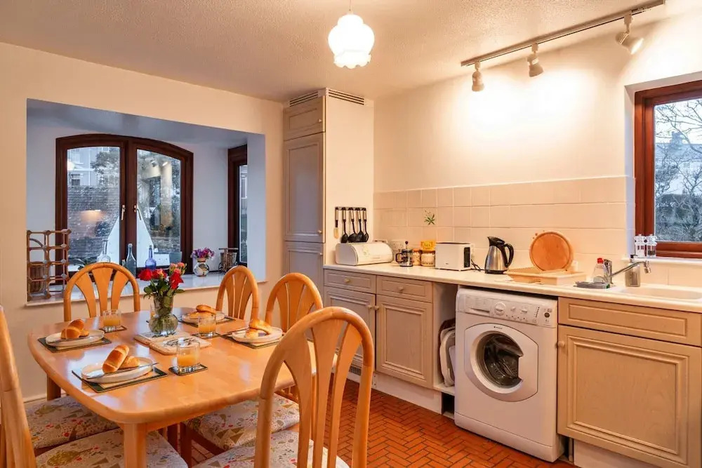 Apartment in Falmouth Near Beaches & Harbour