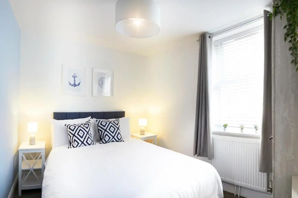Beautifully furnished 4-bed townhouse on South Cliff