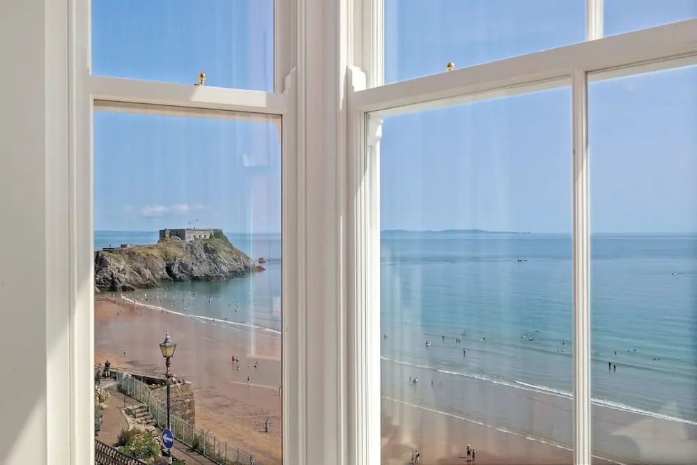 5 Paragon Court - Sea Front Apartment