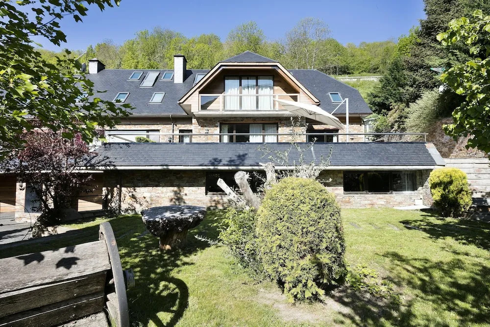 Luderna - Casa con jardín Montcorbison