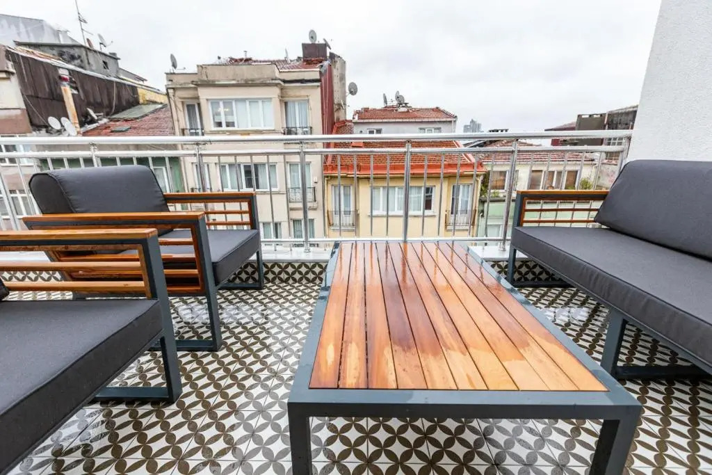 Central Flat With Lovely Terrace in Ferikoy Sisli