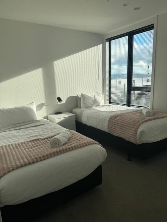 2 Bedrooms Apprtmt Plus Underground Parking in CBD