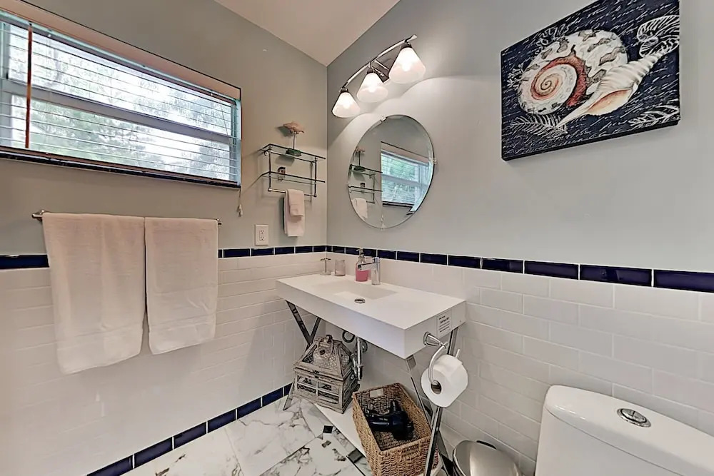 Steps To Beach! Heated Pool, Spa & Chefs Kitchen 3 Bedroom Home