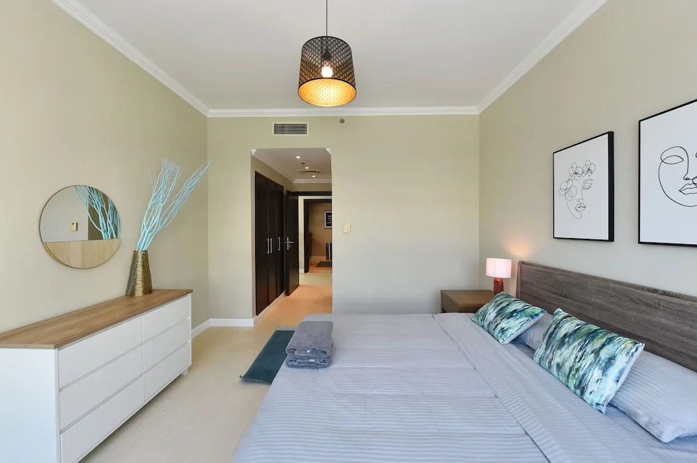 2-BR Marina View Retreat at Marina Quays - DSY