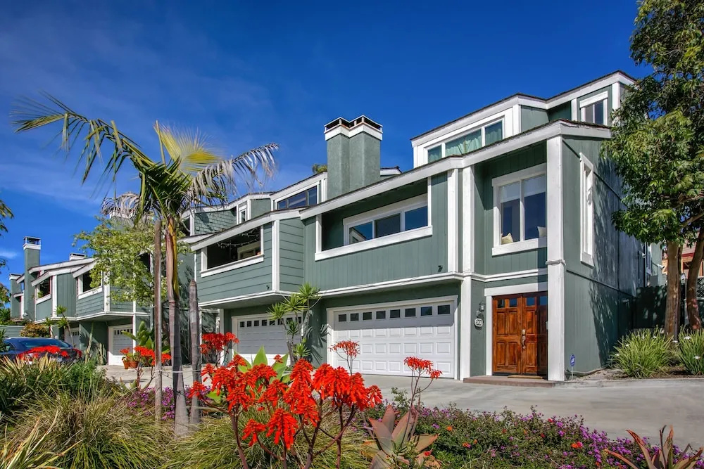3br W/ Patio & Grill - 1 Mile To Beach & Pier Ave 3 Bedroom Townhouse