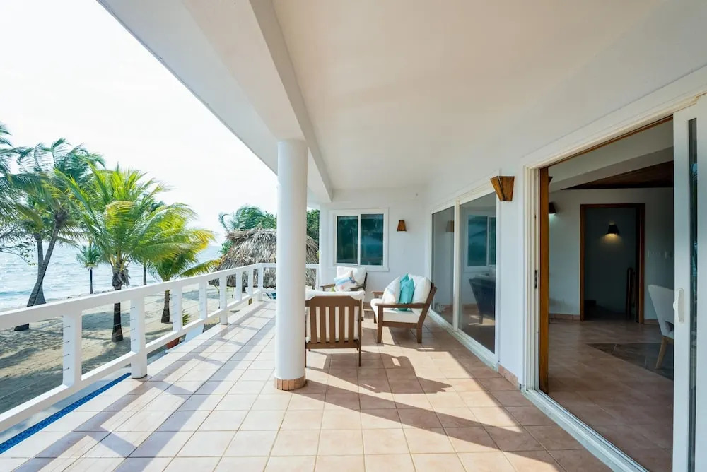 Dolphin Beach - Private Oceanfront 4-Bed Villa wPool on Huge Lot