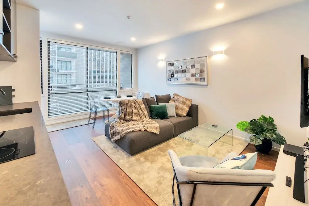 Chic & Stylish Apartment with Parking