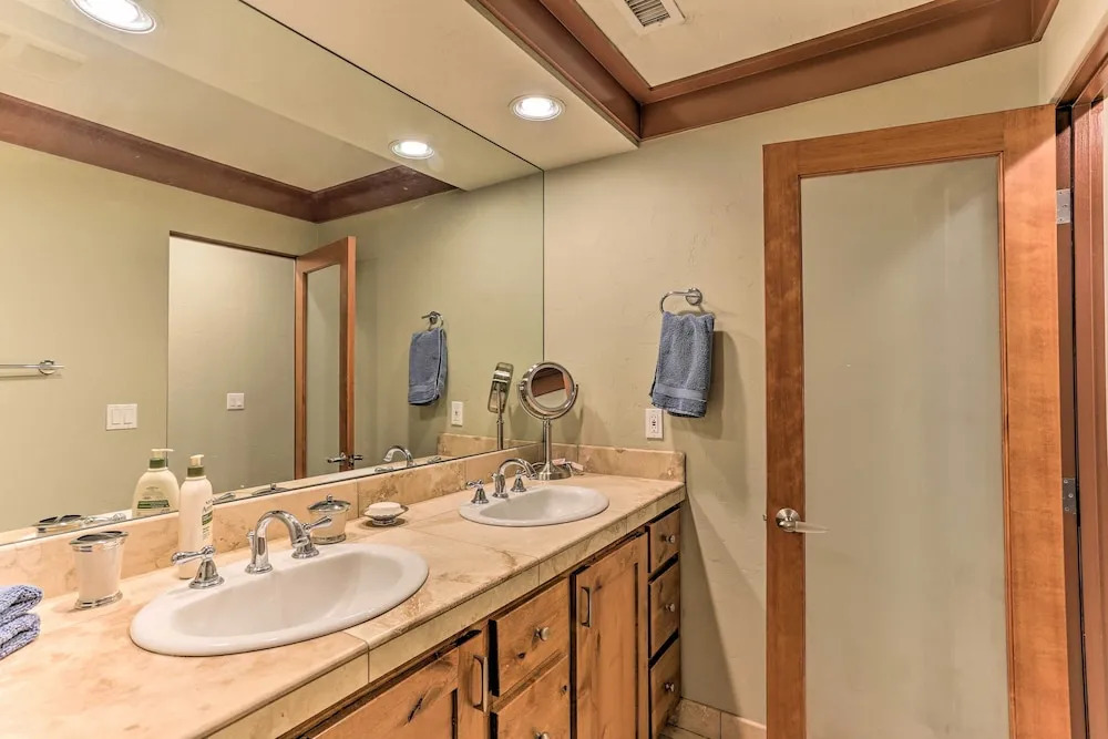 North End Boise Home w/ Courtyard ~ 3 Mi to Dtwn!
