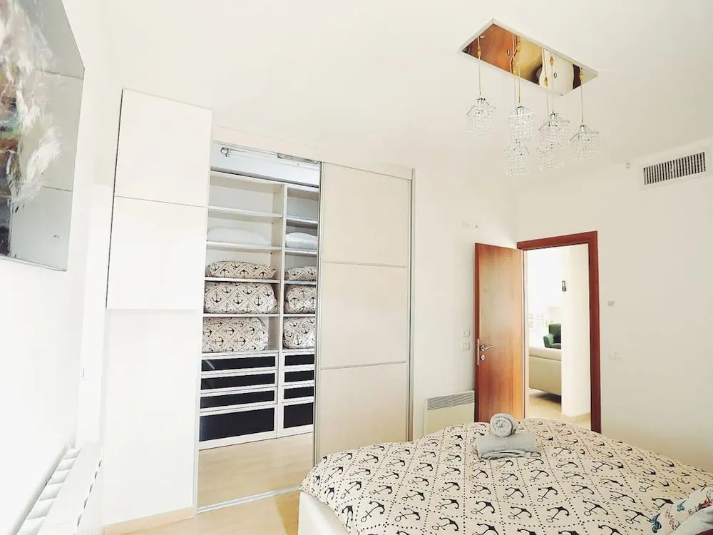 Art Apartment near Mamila
