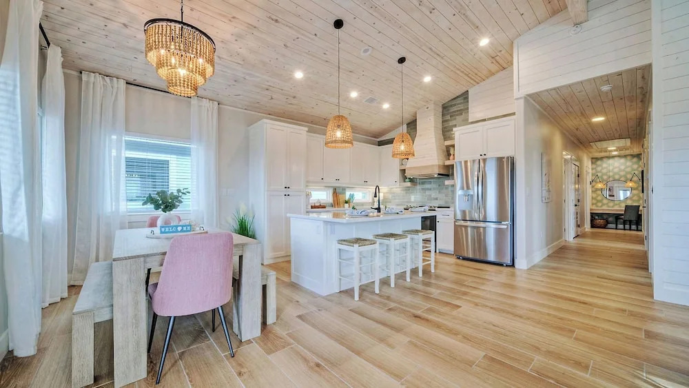 Sleeps 36! 3 Homes Side-by-side w/ Private Pools, Patio Lounge, 5 Mins to Beach