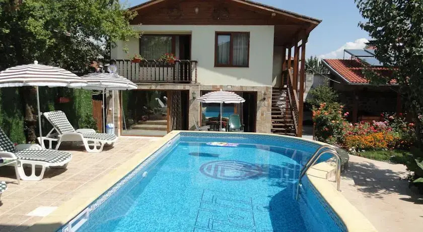 Villa Lirik