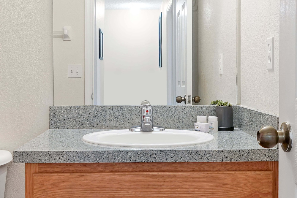 8460 Crystal Cove Loop 3bed