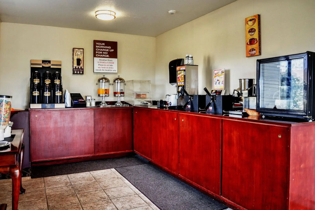 OYO Woodland Hotel and Suites