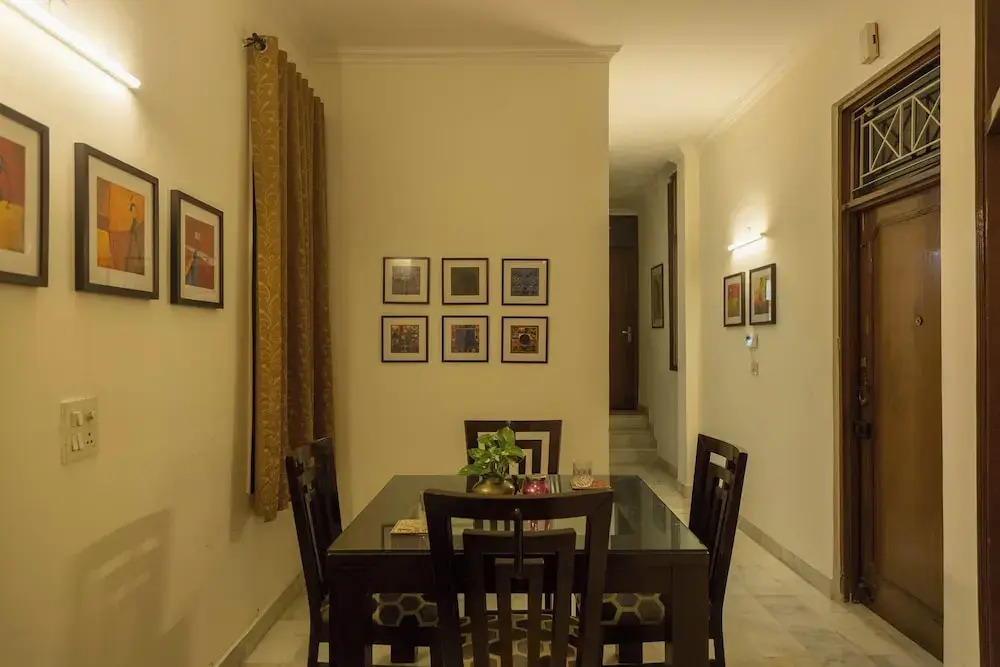 Room-hauz Khas 3 Rooms BnB