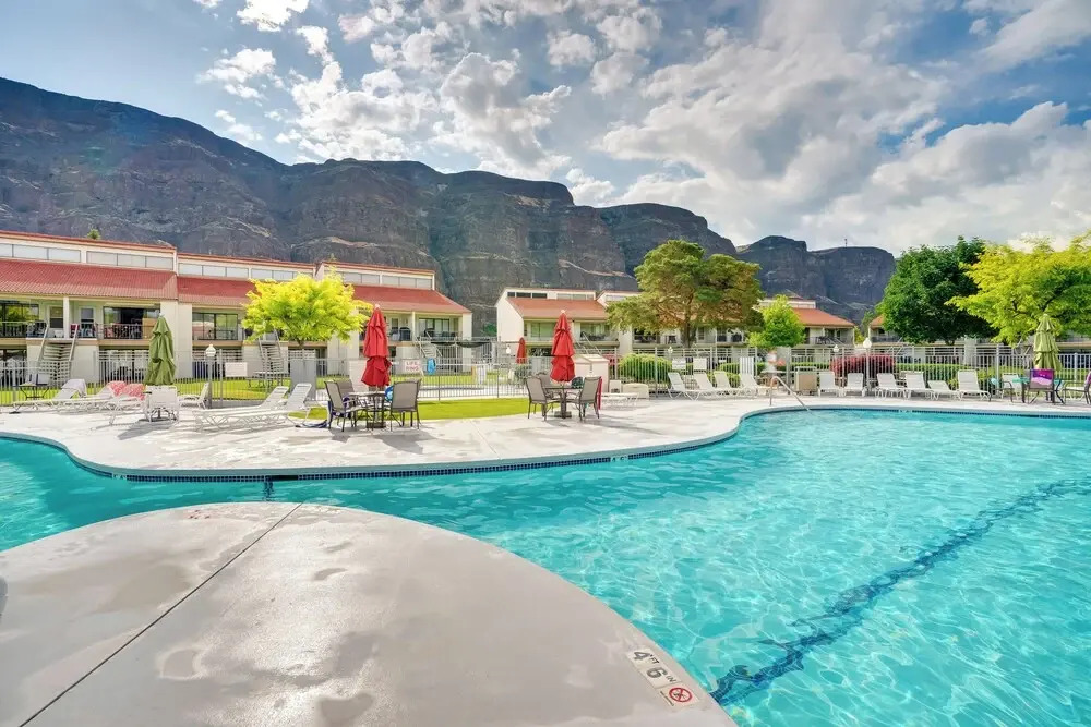 Lovely Crescent Bar Condo w/ Community Amenities!