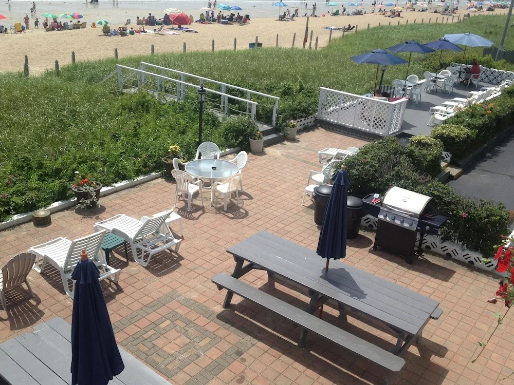 Sandpiper Beachfront Motel