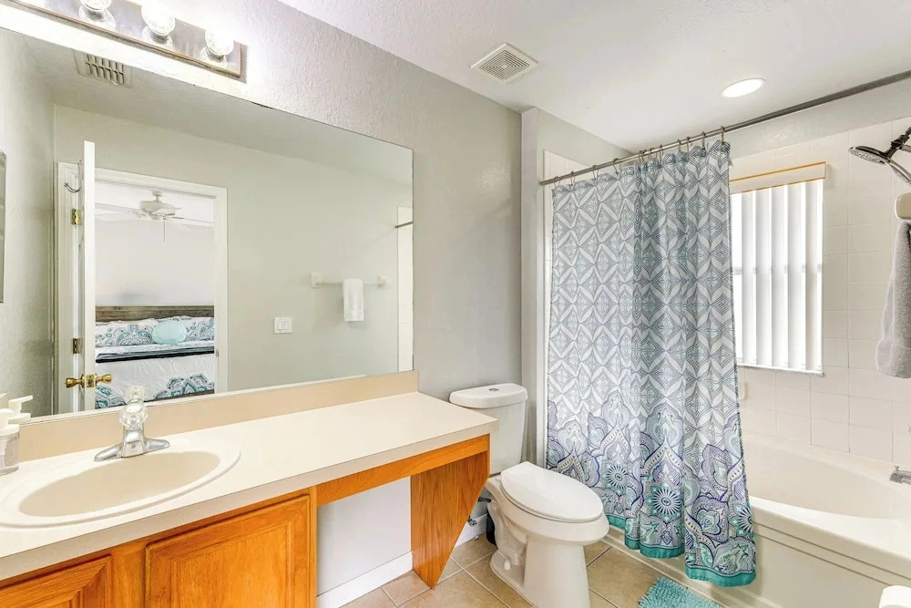 9 Mi to Disney: Gated Resort Escape w/ Pool Access