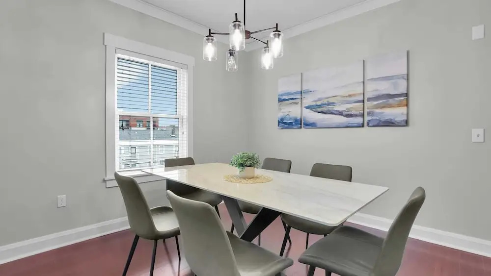 Sleeps 28 4 Suites in Walkable Historic District The Juliette by Avantstay