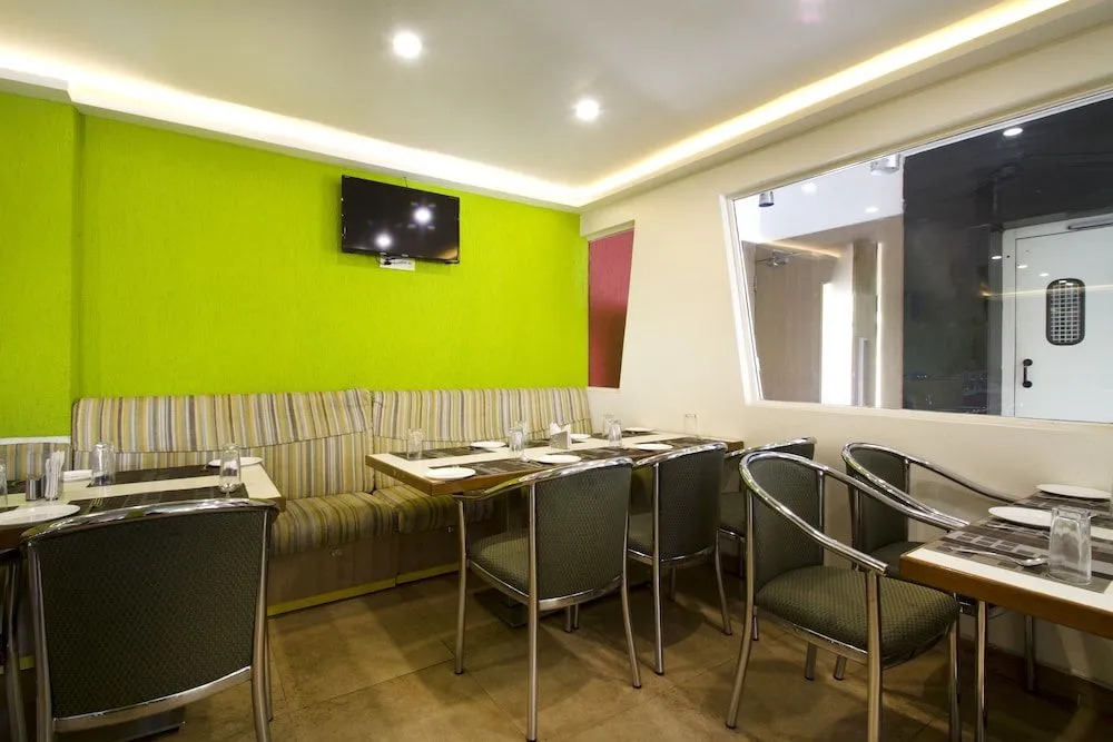 OYO 7552 Hotel SVM Grand