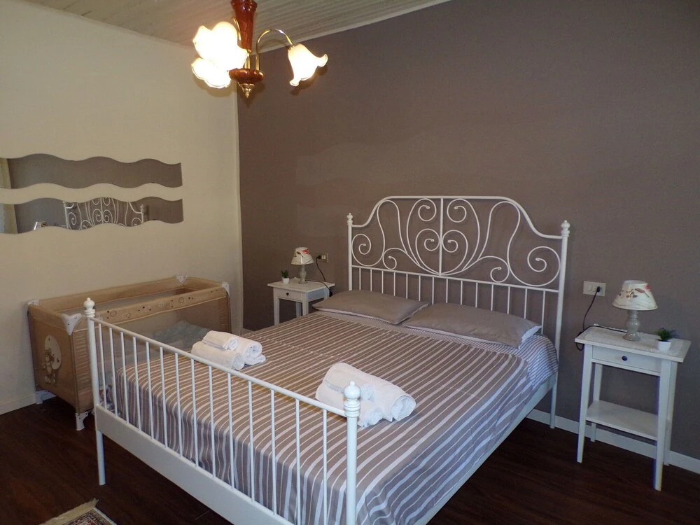 Quaint Holiday Home in Puegnago del Garda With Balcony