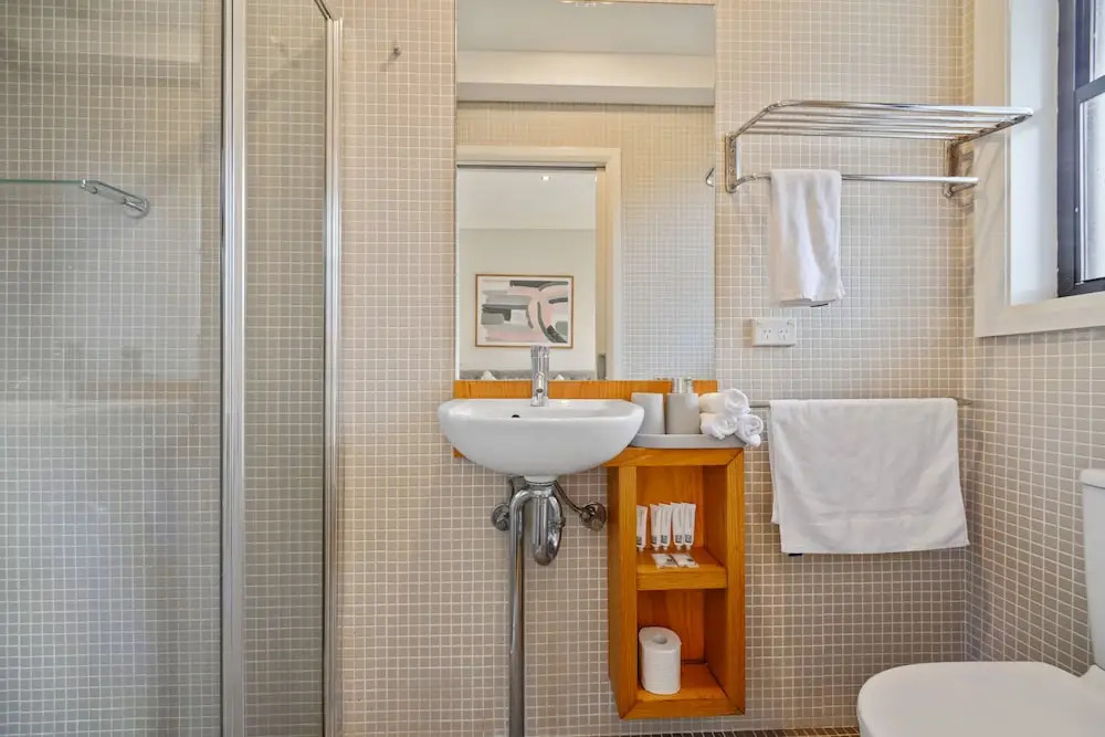 Tranquil And Spacious Home Near Shopping Mall