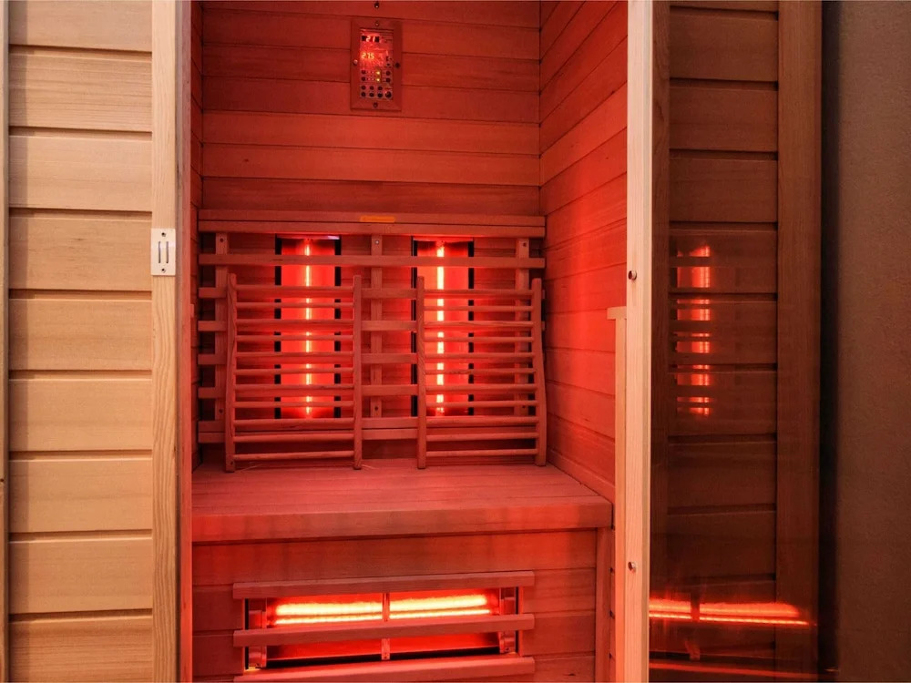 Fine group house with sauna garden