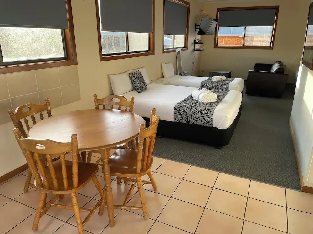 Coastal Bay Motel