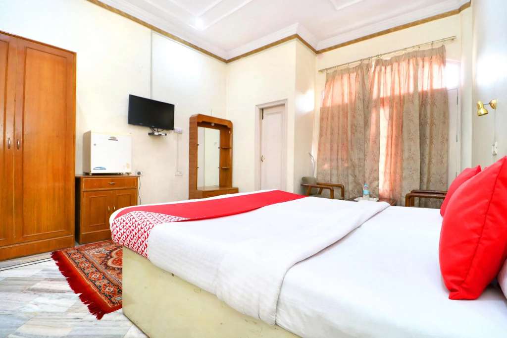 OYO 24073 Hotel Hari Darshan
