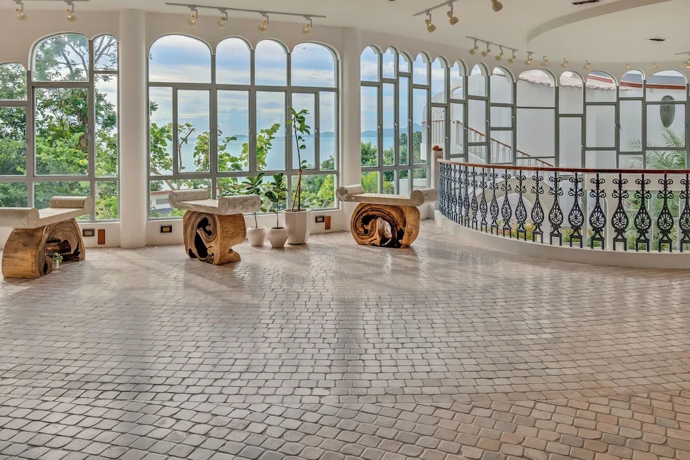 Ampersand Resort