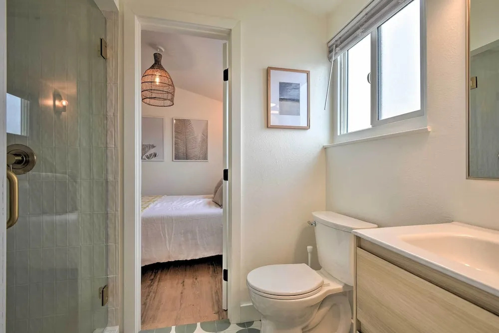 Chic & Central Ventura Home - Walk to Beach!