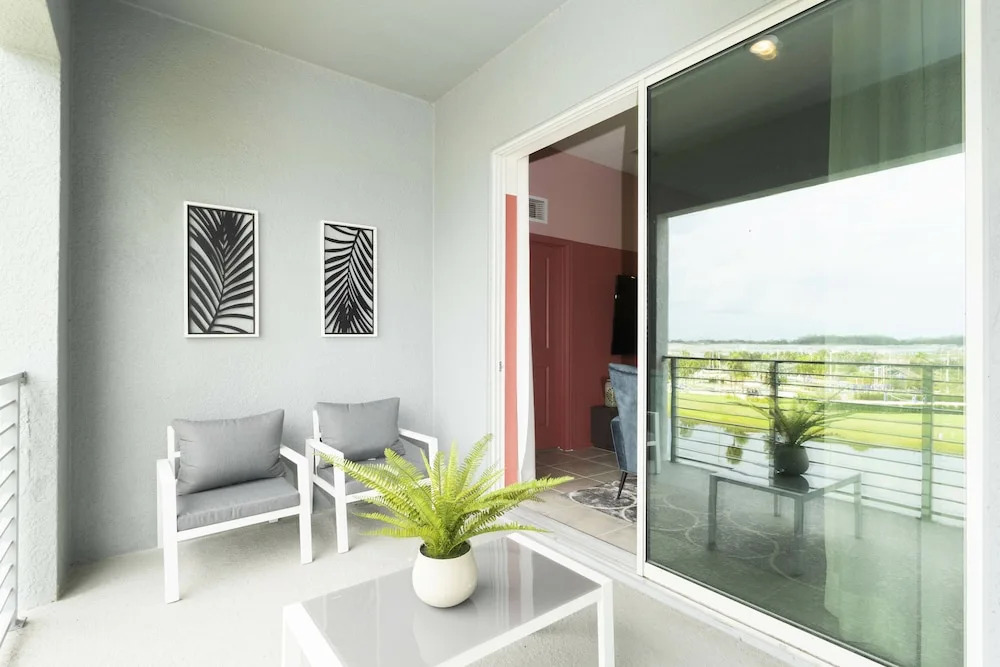 Cozy Retreat Near Disney: Apartment With Amenities