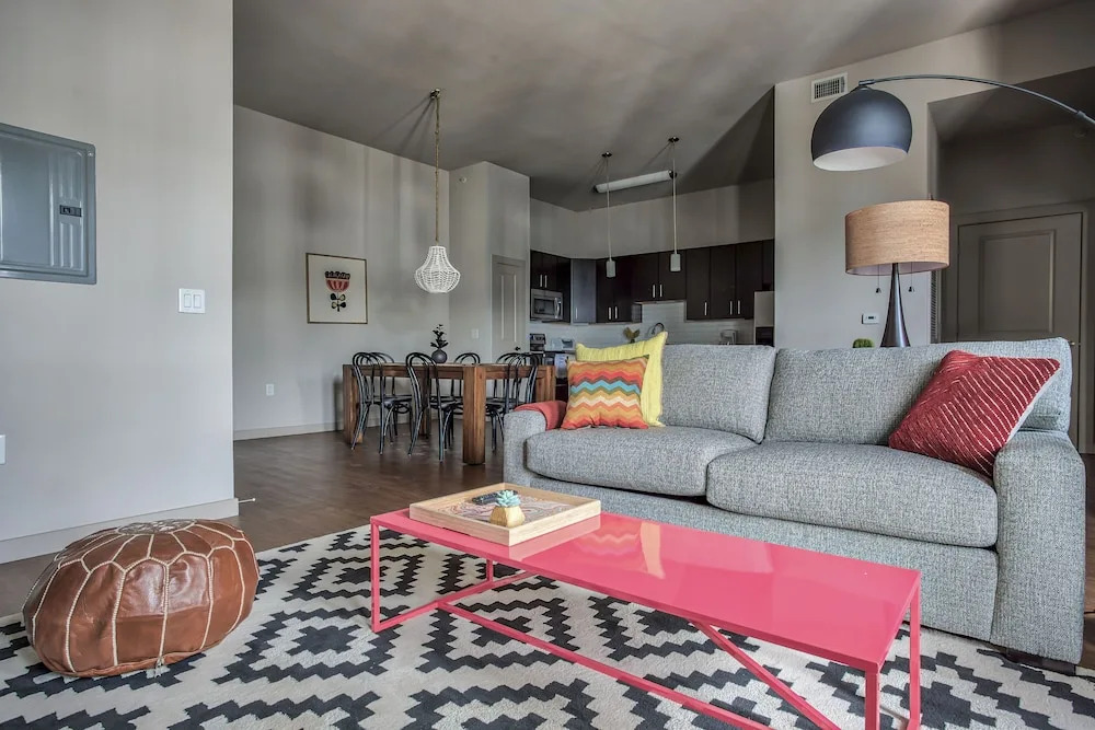 1BR2BR Downtown Austin byWanderjaunt