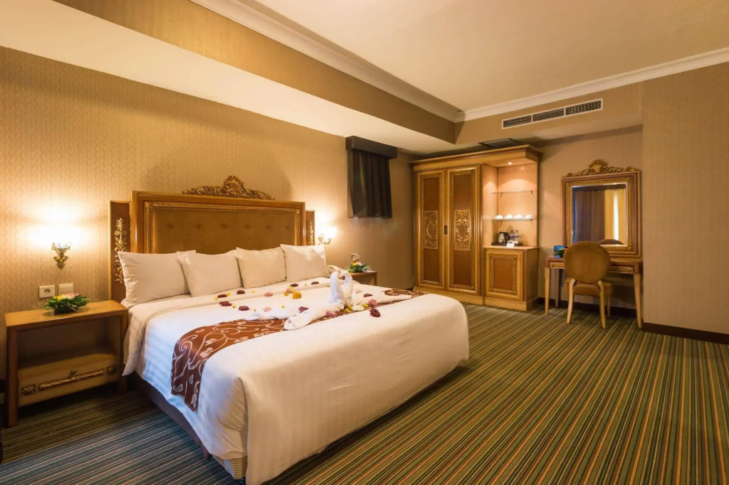 Twin Plaza Hotel