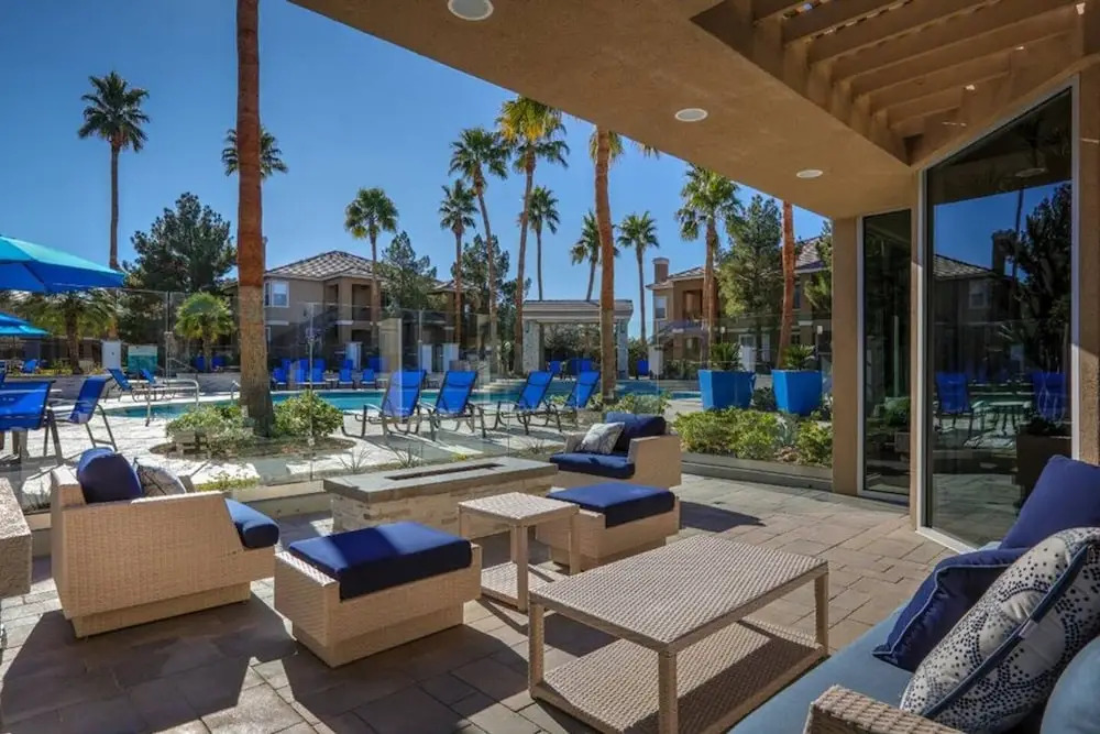 Modern Quiet Home with Pool Near Strip