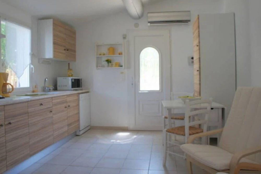 Bright Apartment With one Bedroom in Robion, With Pool Access, Enclose