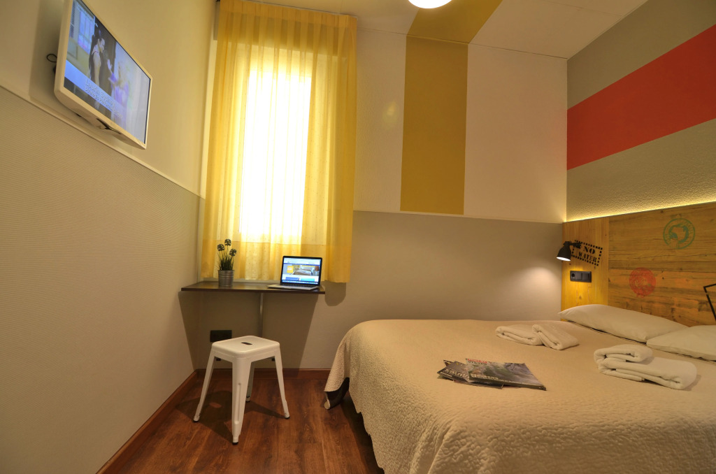 Хостел Far Home Atocha